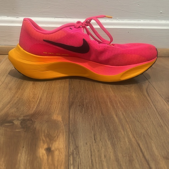 Nike Zoom Fly 5 in Hyper Pink (Size 9) - Picture 5 of 8